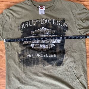 2016 Harley Davidson tee in great condition with no noticeable flaws.